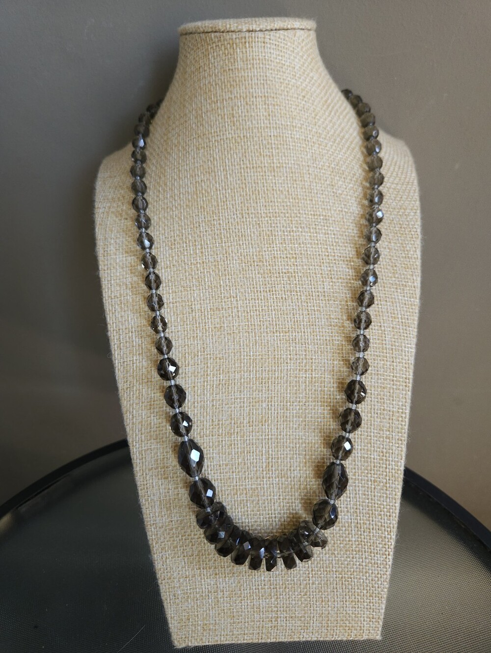Vintage Faceted "Smoky Slate" Graduated Bead Necklace – Timeless Elegance